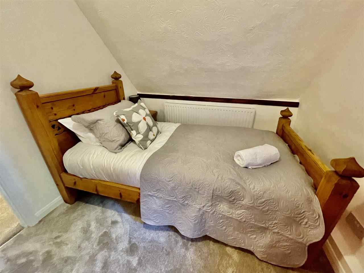 resized-2349823-Twin bedroom at Galtons Cottage on first floor.JPG